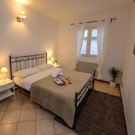 Calozzo Sleeps 6 Pool Apartmán *