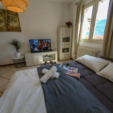 Calozzo Sleeps 6 Pool Apartmán Carlazzo