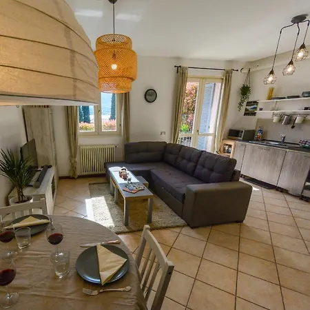 Calozzo Sleeps 6 Pool Apartmán