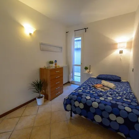 Calozzo Sleeps 6 Pool Apartmán *