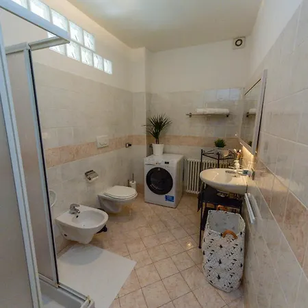 Calozzo Sleeps 6 Pool Apartmán *